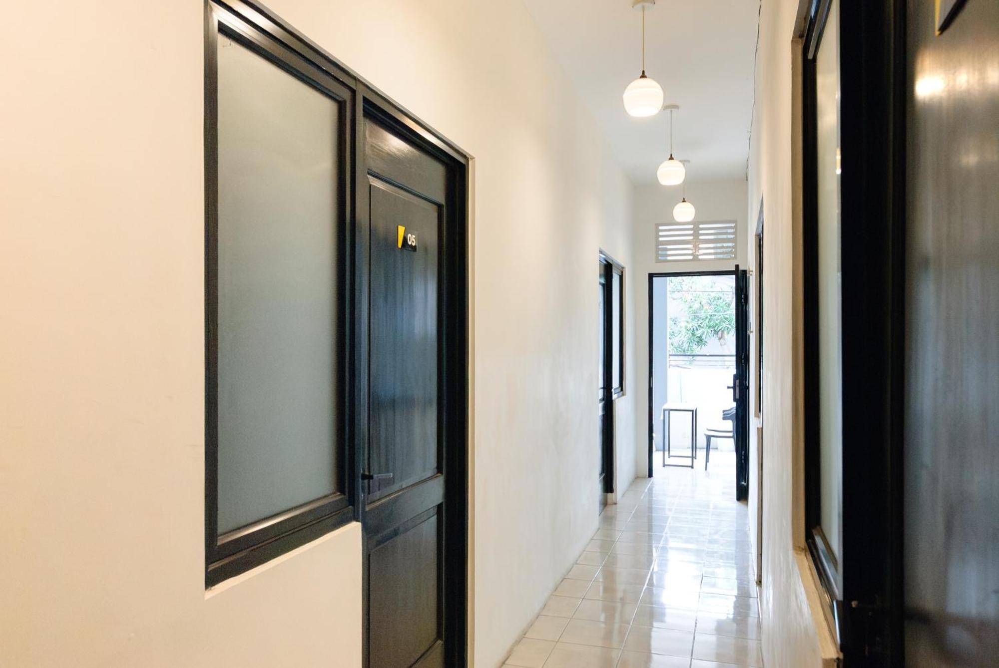 فندق Reddoorz At Flamboyan Harapan Indah بيكاسي المظهر الخارجي الصورة