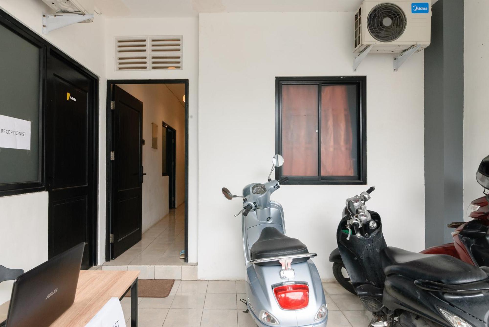 فندق Reddoorz At Flamboyan Harapan Indah بيكاسي المظهر الخارجي الصورة