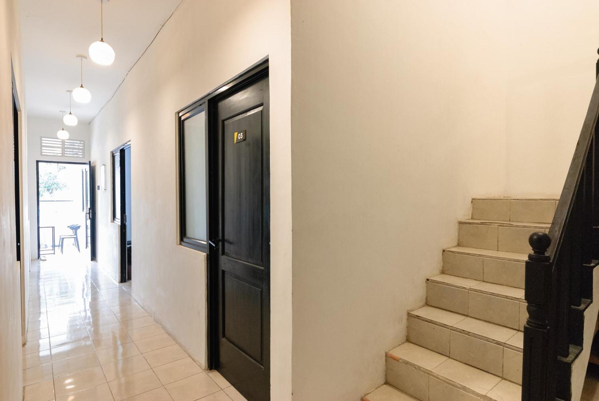 فندق Reddoorz At Flamboyan Harapan Indah بيكاسي المظهر الخارجي الصورة