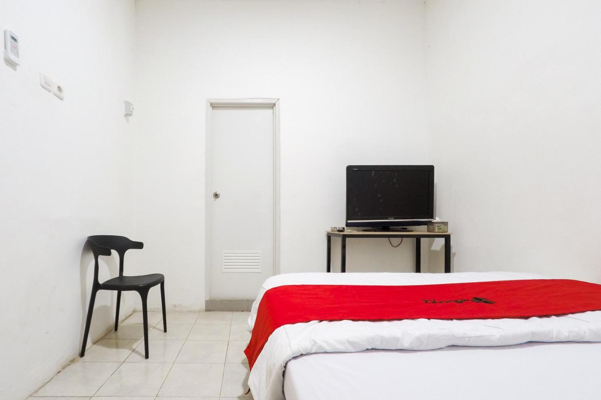 فندق Reddoorz At Flamboyan Harapan Indah بيكاسي المظهر الخارجي الصورة